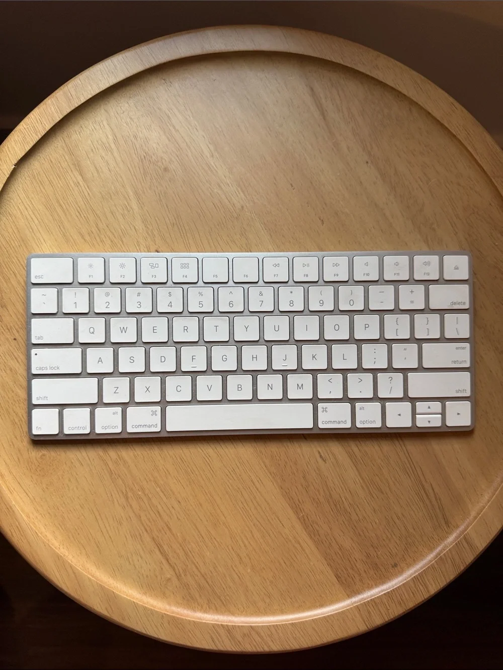 Apple Magic Keyboard READ FULL DESCRIPTION